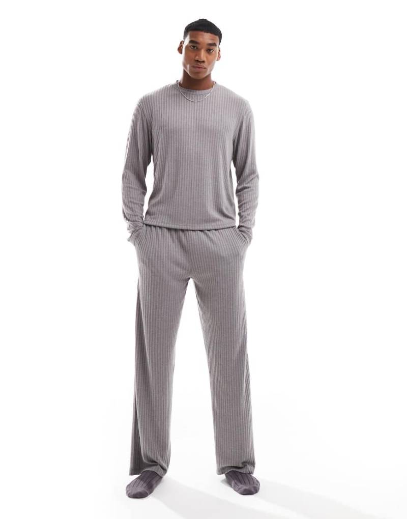 ASOS DESIGN - Loungewear-Set in Dunkelgrau mit langärmligem, kastigem T-Shirt von ASOS DESIGN