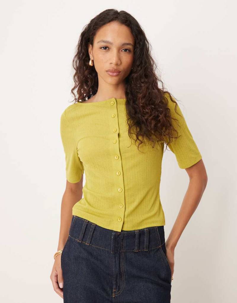 ASOS DESIGN - Luftige, gerippte Strickjacke in Oliv mit Halbärmeln-Grün von ASOS DESIGN