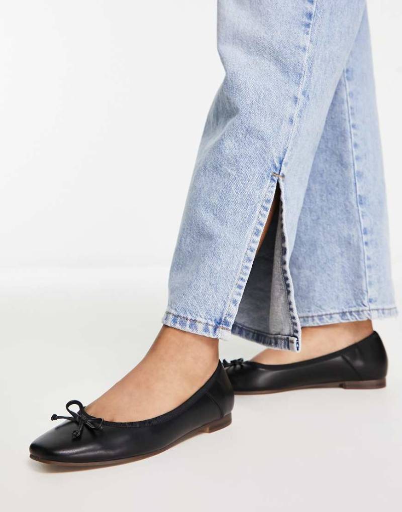 ASOS DESIGN - Lullaby - Ballerinas in Schwarz mit Schleife von ASOS DESIGN