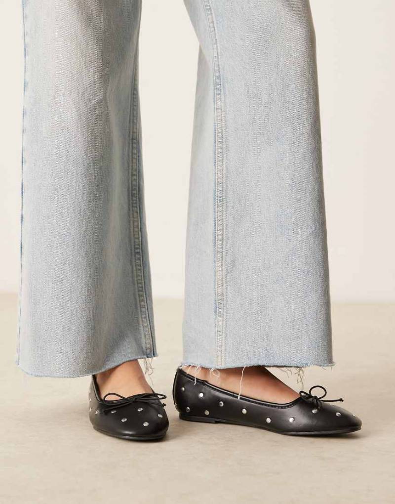 ASOS DESIGN - Lynette High Vamp - Ballerinas in Schwarz mit Nieten besetzt von ASOS DESIGN