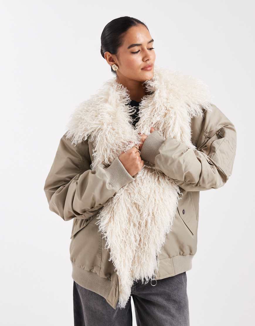ASOS DESIGN - MA1 - Parka in Khaki mit zotteligem Kunstpelz-Grün von ASOS DESIGN