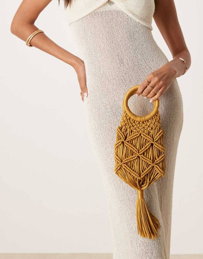 ASOS DESIGN - Makramee-Tragetasche in Gold mit Quastendetail-Goldfarben von ASOS DESIGN