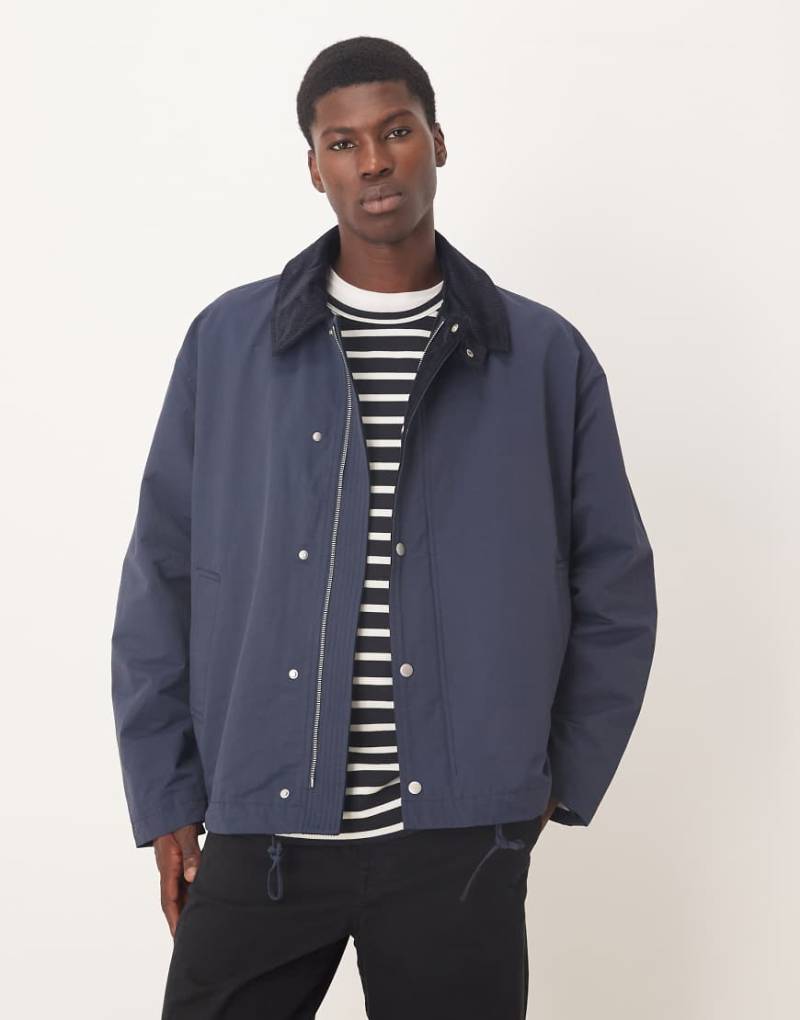 ASOS DESIGN - Marineblaue Harrington-Jacke mit Cord-Kragen ASOS DESIGN - Marineblaue Harrington-Jacke mit Cord-Kragen von ASOS DESIGN