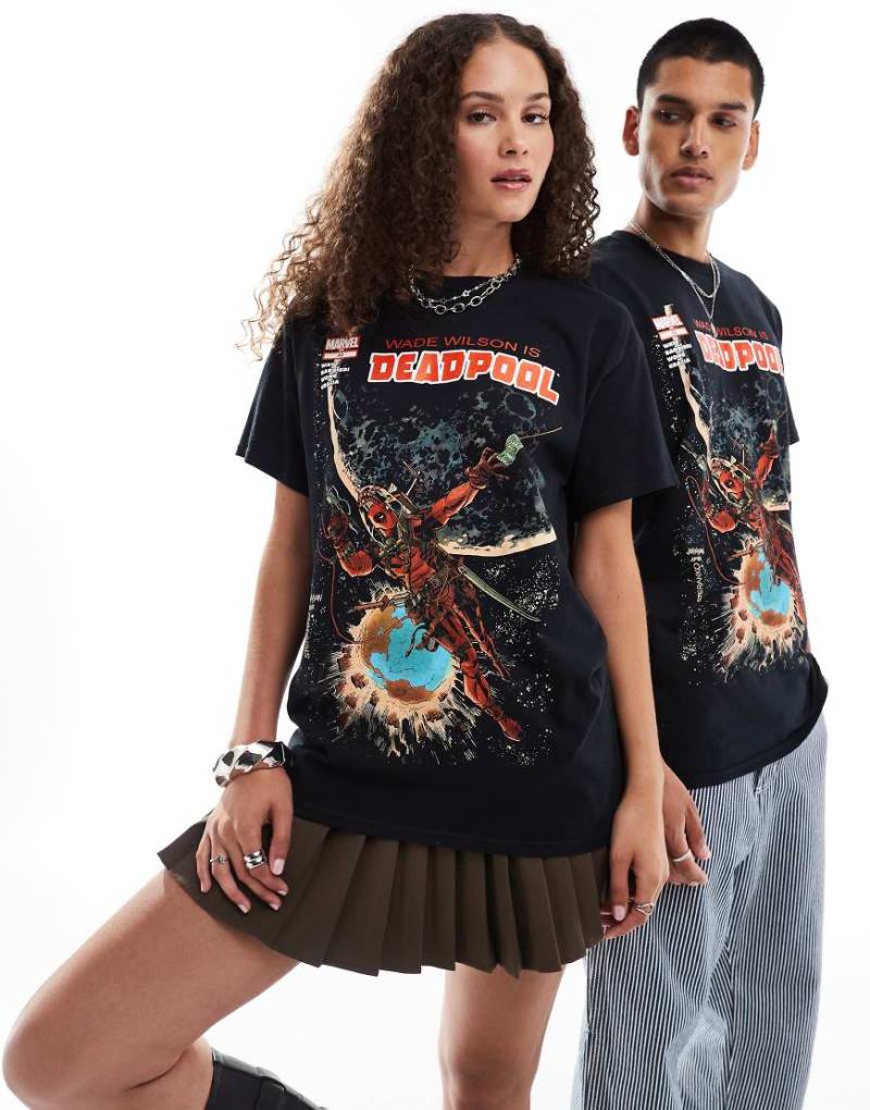 ASOS DESIGN - Marvel - Unisex-T-Shirt in Schwarz mit „Deadpool"-Grafikprint auf der Vorderseite von ASOS DESIGN