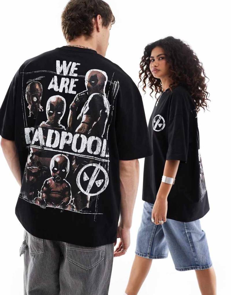 ASOS DESIGN - Marvel - Unisex-T-Shirt in Schwarz mit Oversize-Schnitt und „Deadpool"-Prints von ASOS DESIGN