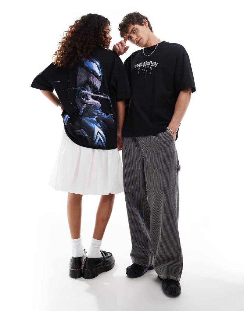 ASOS DESIGN - Marvel - Unisex-T-Shirt in Schwarz mit Oversize-Schnitt und „Venom"-Grafikprints von ASOS DESIGN