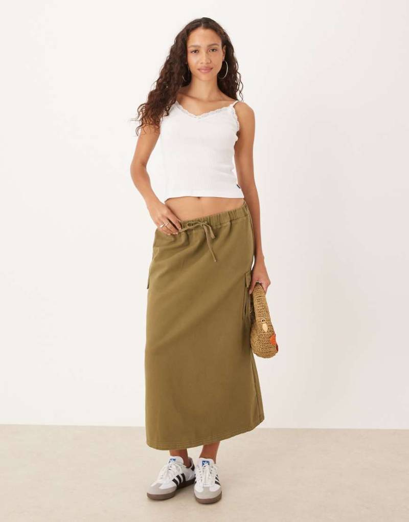 ASOS DESIGN - Maxi-Cargo-Rock in Khaki mit A-Linien-Schnitt-Grün von ASOS DESIGN