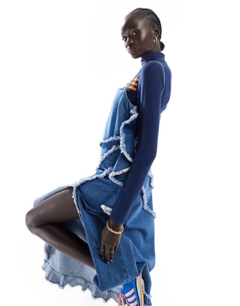 ASOS DESIGN - Maxi-Jeanskleid in Mittelblau mit Bias-Cut von ASOS DESIGN