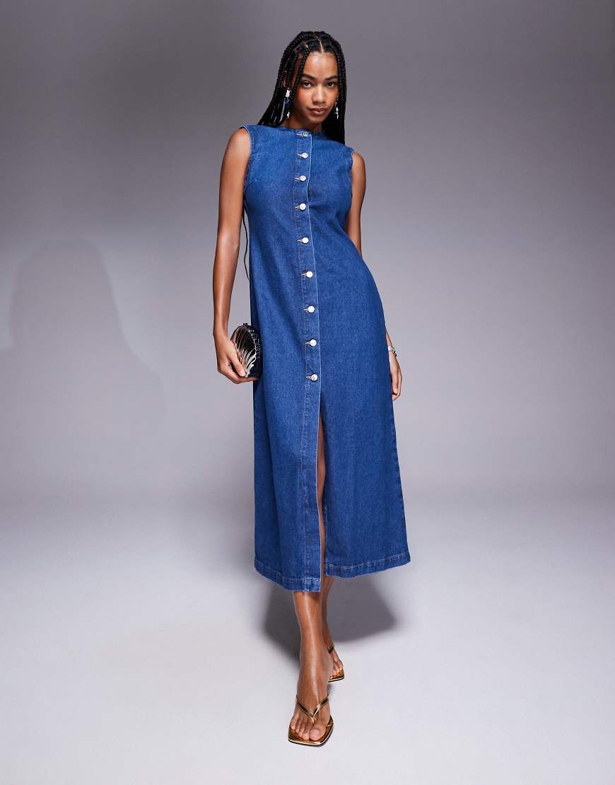 ASOS DESIGN - Maxi-Jeanskleid in Mittelblau mit Rundhalsausschnitt und geknöpfter Öffnung von ASOS DESIGN