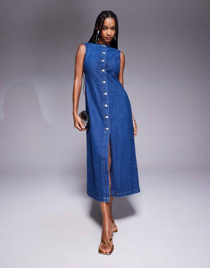 ASOS DESIGN - Maxi-Jeanskleid in Mittelblau mit Rundhalsausschnitt und geknöpfter Öffnung von ASOS DESIGN