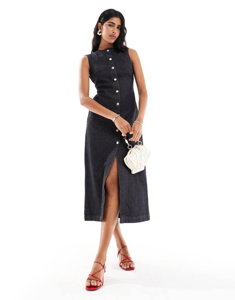 ASOS DESIGN - Maxi-Jeanskleid in verwaschenem Schwarz mit Rundhalsausschnitt und geknöpfter Öffnung von ASOS DESIGN