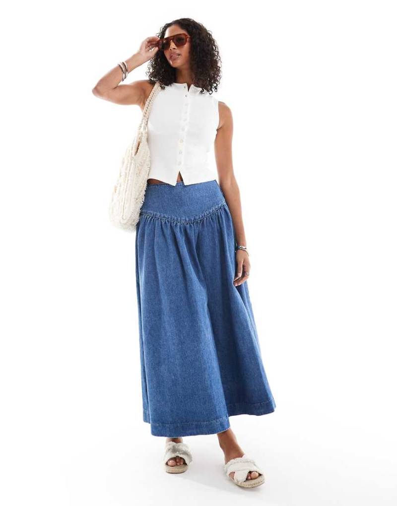 ASOS DESIGN - Maxi-Jeansrock in Mittelblau mit tiefer Taille von ASOS DESIGN