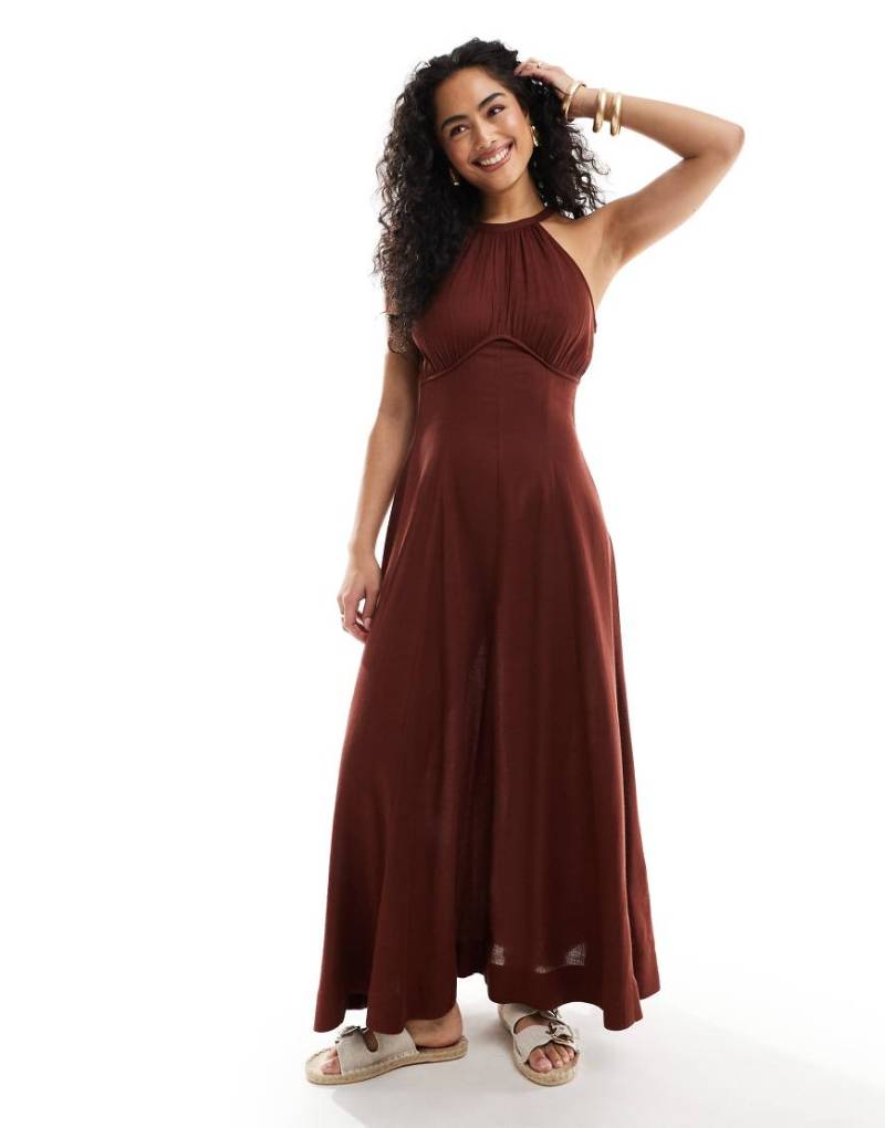 ASOS DESIGN - Maxi-Sommerkleid in Schokobraun mit Racer-Design, weitem Rock und Unterbrustnaht von ASOS DESIGN