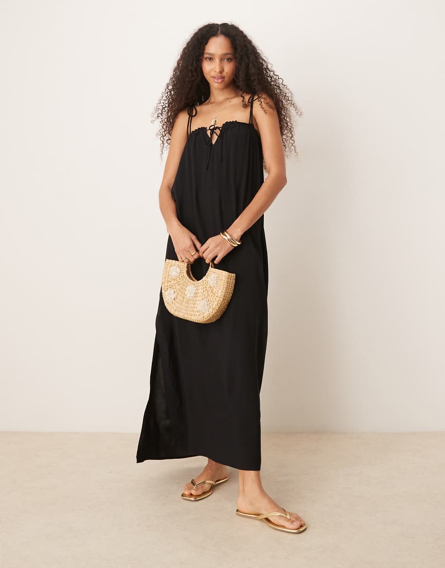 ASOS DESIGN - Maxi-Strandkleid in Schwarz mit gesmokter Brustpartie ASOS DESIGN - Maxi-Strandkleid in Schwarz mit gesmokter Brustpartie von ASOS DESIGN