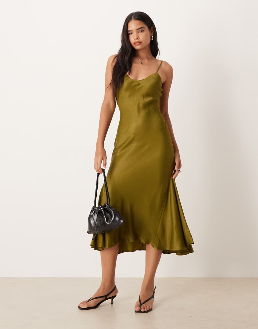 ASOS DESIGN - Midi-Trägerkleid aus Satin in Olivgrün mit V-Ausschnitt von ASOS DESIGN