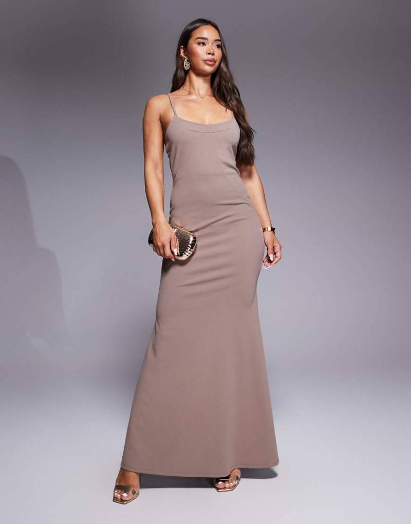 ASOS DESIGN - Maxi-Trägerkleid in Braun mit Ziernähten von ASOS DESIGN