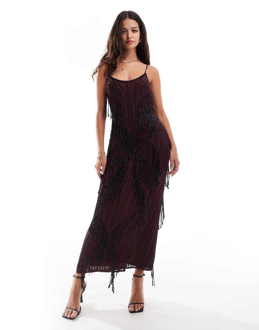 ASOS DESIGN - Maxi-Trägerkleid in Burgunderrot mit Perlenverzierung von ASOS DESIGN