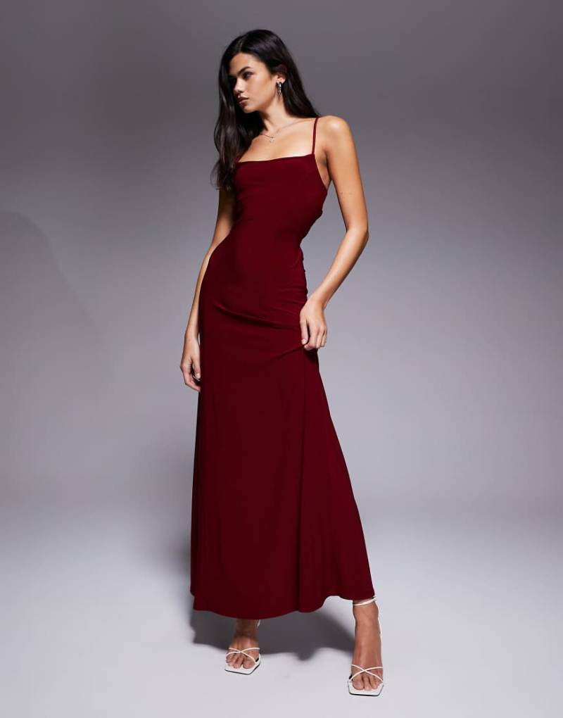 ASOS DESIGN - Maxi-Trägerkleid in Burgunderrot mit Schnürung am Rücken von ASOS DESIGN