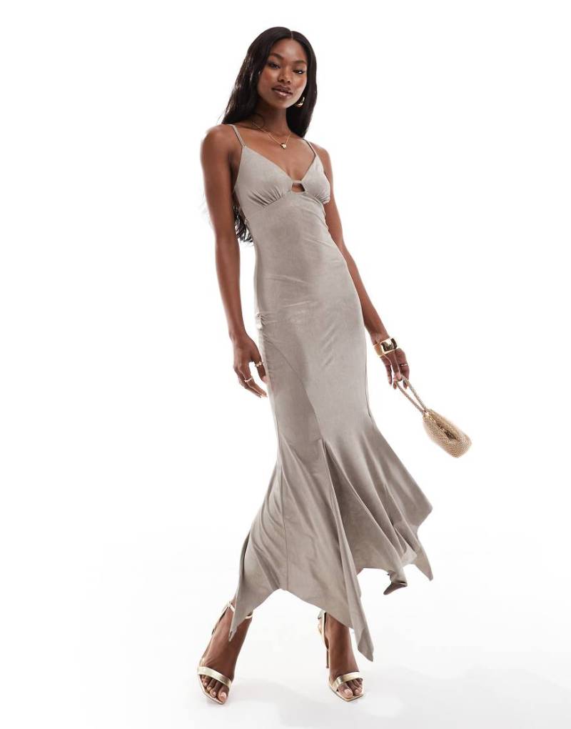 ASOS DESIGN - Maxi-Trägerkleid in Gold mit Rüschensaum und Zierbesatz-Goldfarben von ASOS DESIGN