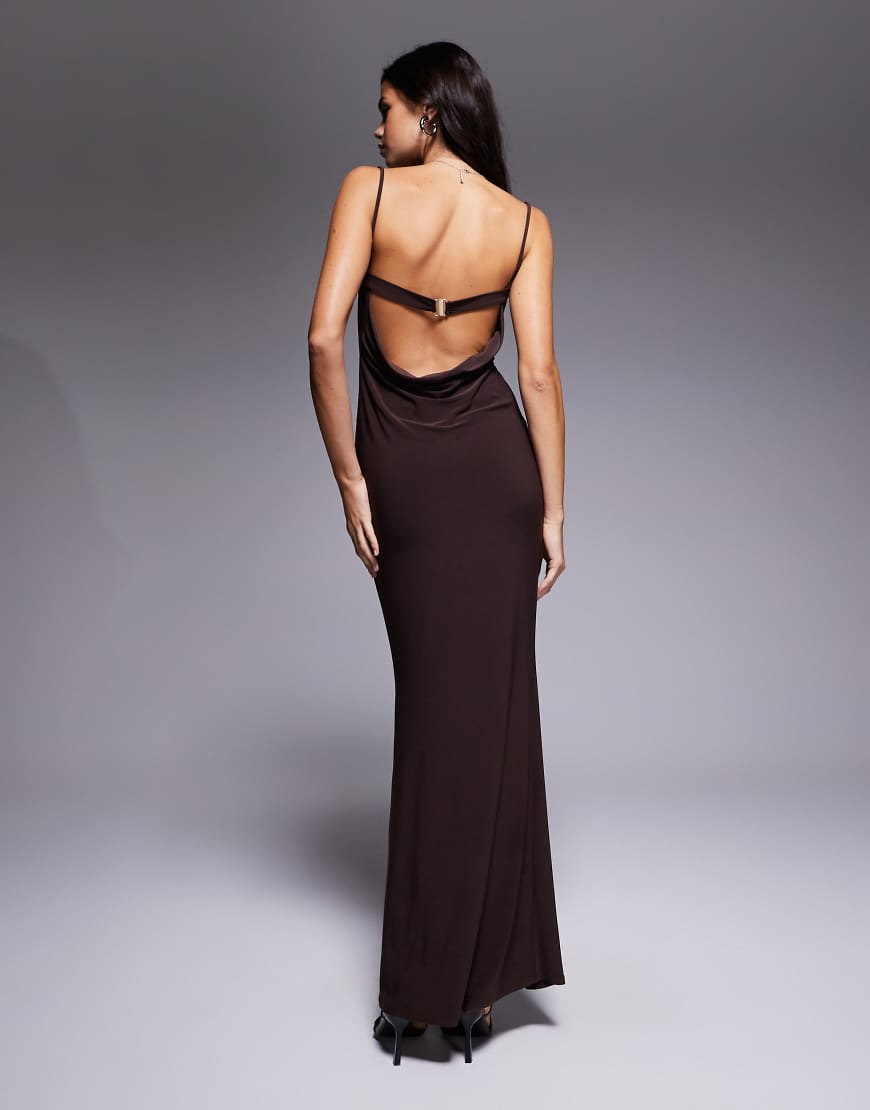 ASOS DESIGN - Maxi-Trägerkleid in Schokobraun mit drapiertem Wasserfallausschnitt und Fake-BH-Riemen-Brown von ASOS DESIGN