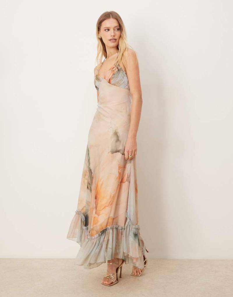 ASOS DESIGN - Maxi-Trägerkleid mit plissierter Brustpartie, gerüschtem Schößchensaum und abstraktem Blumenmuster-Bunt von ASOS DESIGN