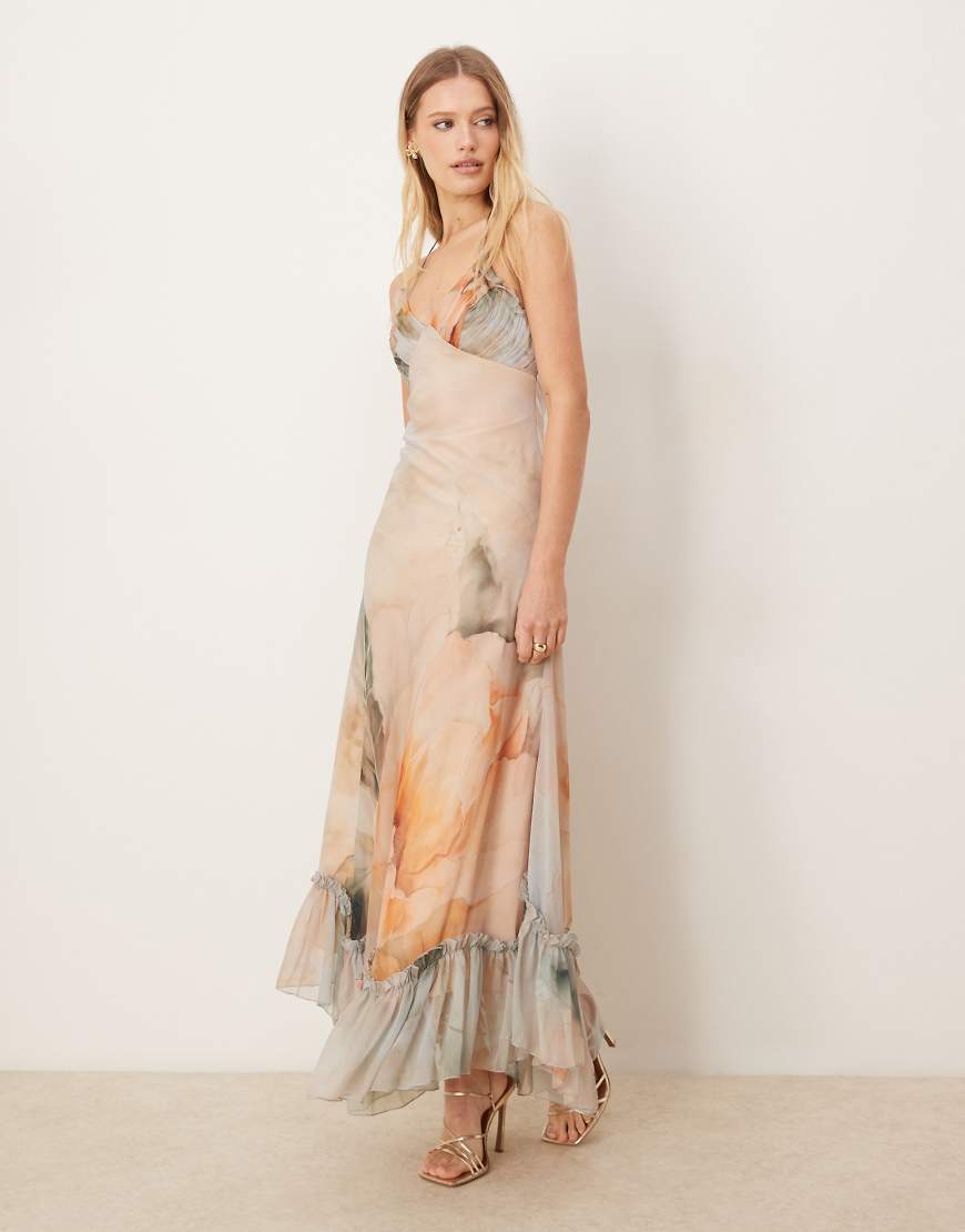 ASOS DESIGN - Maxi-Trägerkleid mit plissierter Brustpartie, gerüschtem Schößchensaum und abstraktem Blumenmuster-Bunt von ASOS DESIGN