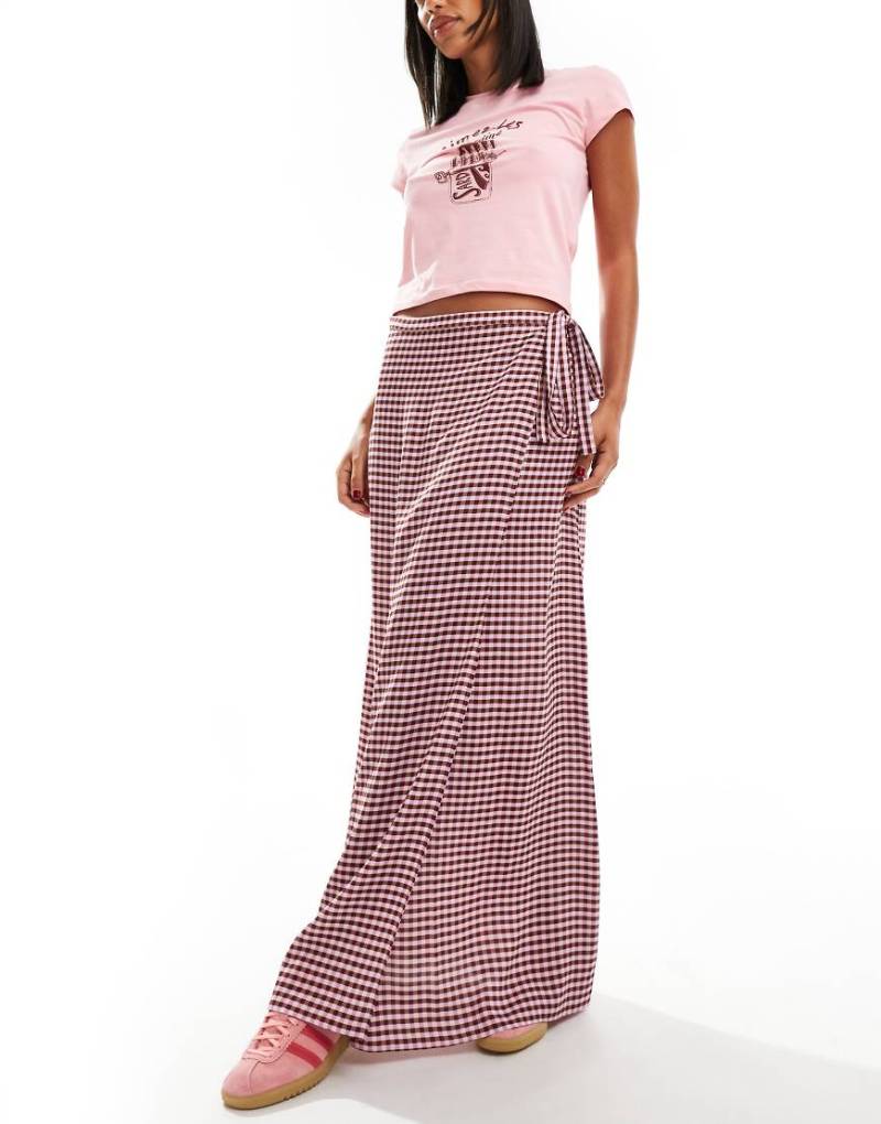 ASOS DESIGN - Maxi-Wickelrock mit zweifarbigem Vichy-Karo-Bunt von ASOS DESIGN