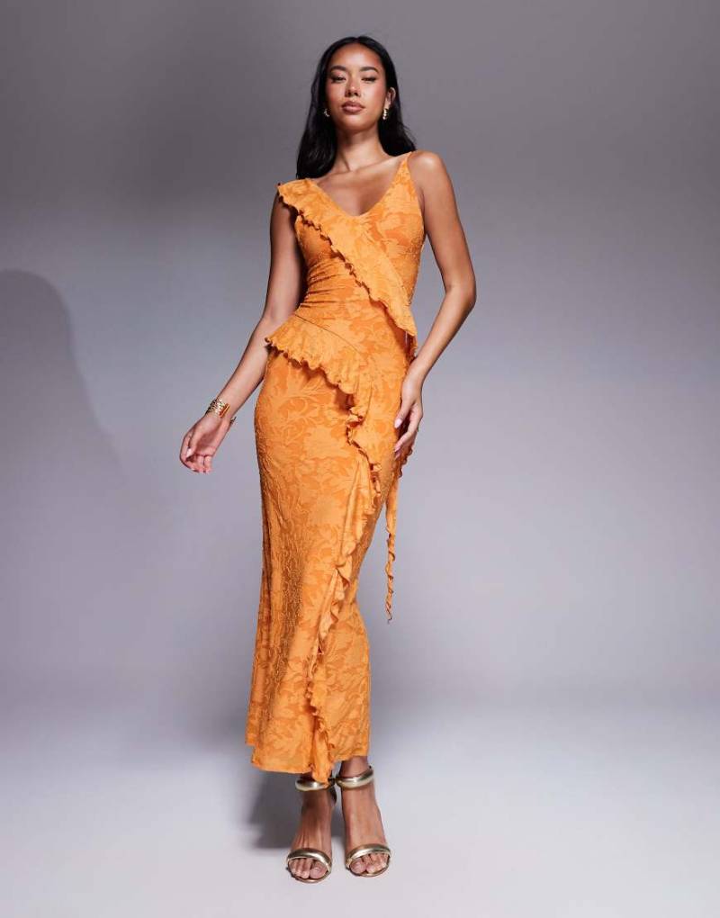 ASOS DESIGN - Maxikleid aus Ausbrenner-Samt in Orange mit Rüschen und Riemchen-Rückenträgern von ASOS DESIGN