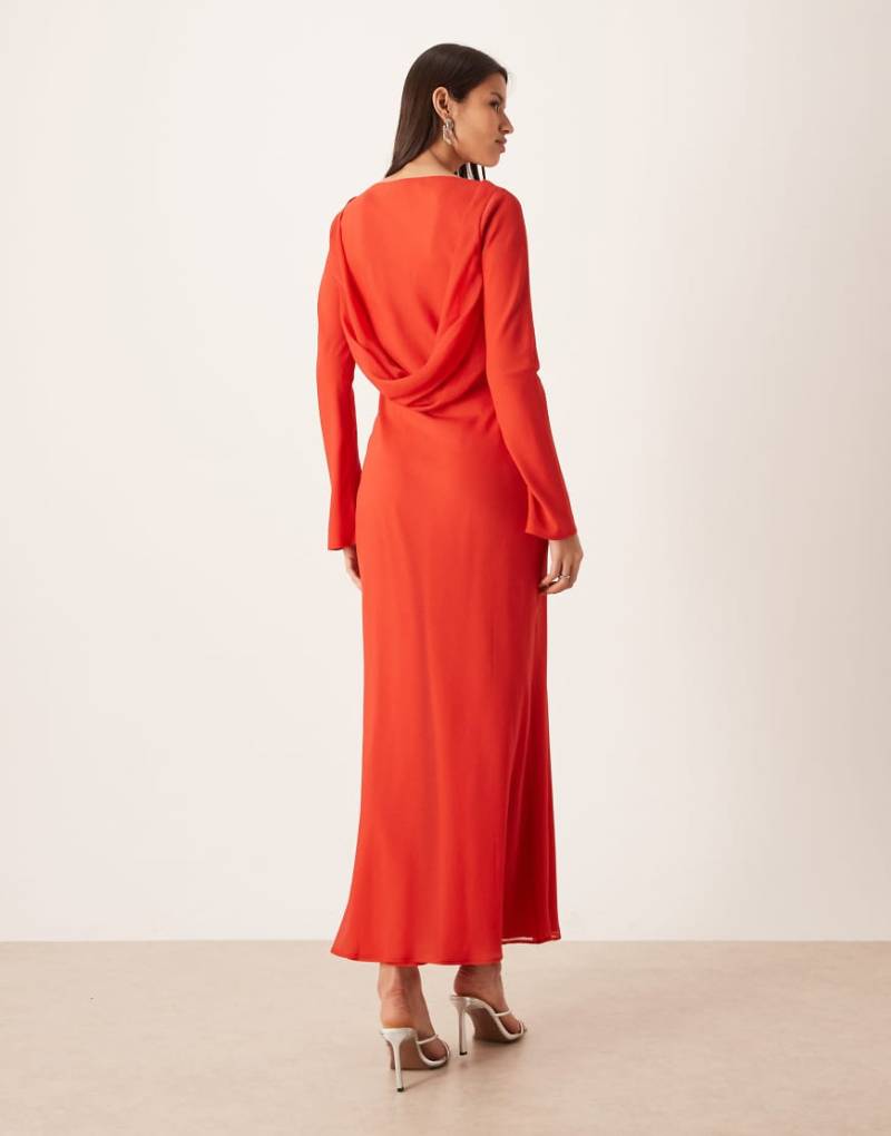 ASOS DESIGN - Maxikleid aus Chiffon in Rot mit Wasserfallausschnitt am Rücken von ASOS DESIGN