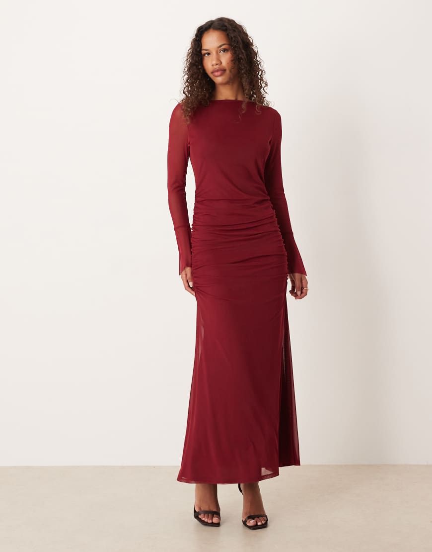 ASOS DESIGN - Maxikleid aus Netzstoff in Burgunderrot mit U-Boot-Ausschnitt, breiten Manschetten und Rückenausschnitt ASOS DESIGN - Maxikleid aus Netzstoff in Burgunderrot mit U-Boot-Ausschnitt, breiten Manschetten und Rückenausschnitt von ASOS DESIGN