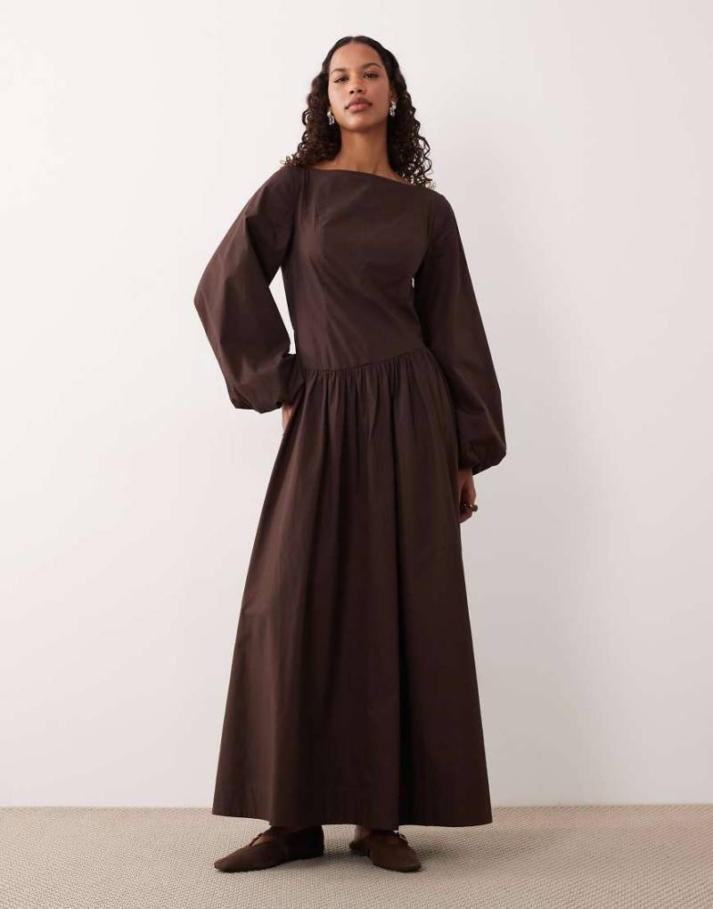 ASOS DESIGN - Maxikleid aus Popeline in Schokobraun mit asymmetrischer Taille und voluminösen Ärmeln-Brown von ASOS DESIGN