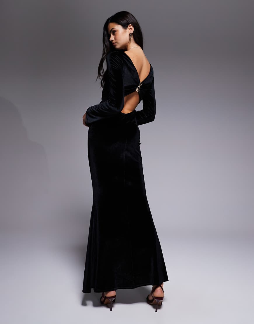 ASOS DESIGN - Maxikleid aus Samt in Schwarz mit verdrehtem Rückendetail und verziertem Metallbesatz ASOS DESIGN - Maxikleid aus Samt in Schwarz mit verdrehtem Rückendetail und verziertem Metallbesatz von ASOS DESIGN