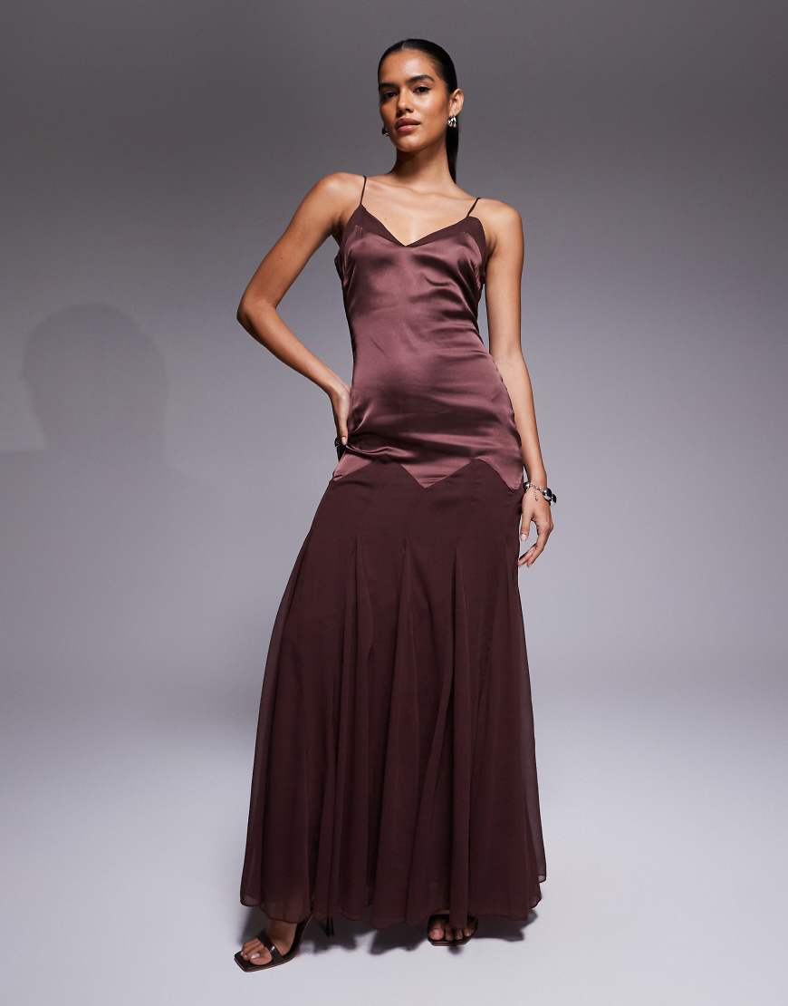 ASOS DESIGN - Maxikleid aus Satin-Chiffon-Mix mit tiefer Taille und weitem Godet-Rock-Brown von ASOS DESIGN