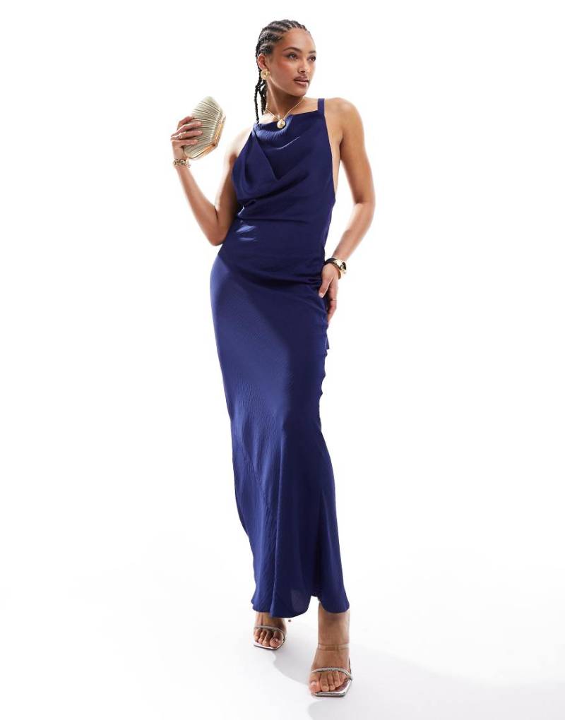ASOS DESIGN - Maxikleid aus Satin in Navy mit Wasserfallausschnitt hinten und Trägern mit Schnallenriemen-Marineblau ASOS DESIGN - Maxikleid aus Satin in Navy mit Wasserfallausschnitt hinten und Trägern mit Schnallenriemen-Marineblau von ASOS DESIGN