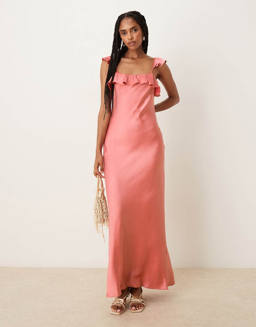 ASOS DESIGN - Maxikleid aus Satin in Rosa mit Trägern und Rüschen von ASOS DESIGN