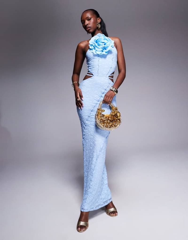 ASOS DESIGN - Maxikleid aus Spitze in Blau mit Ansteckblume von ASOS DESIGN