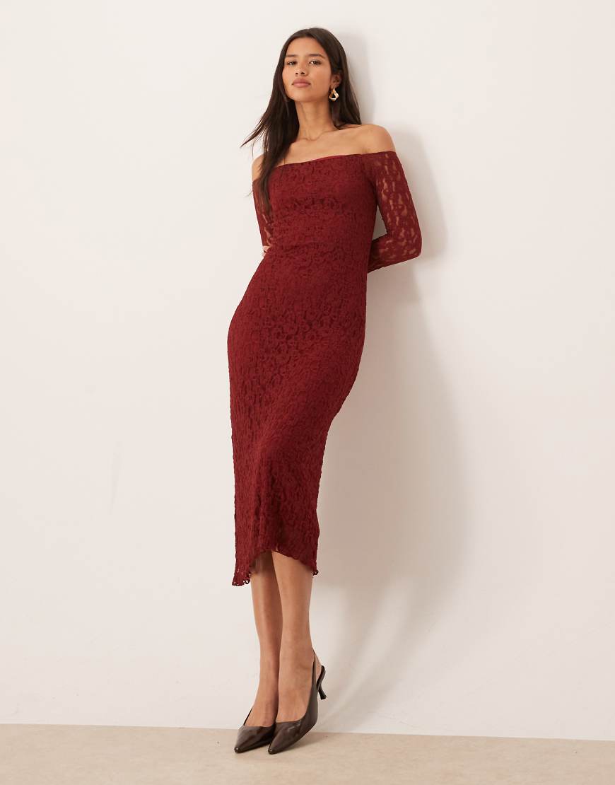 ASOS DESIGN - Maxikleid aus Spitze in Burgunderrot mit Carmen-Ausschnitt von ASOS DESIGN