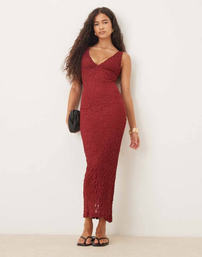 ASOS DESIGN - Maxikleid aus Spitze in Burgunderrot mit V-Ausschnitt von ASOS DESIGN