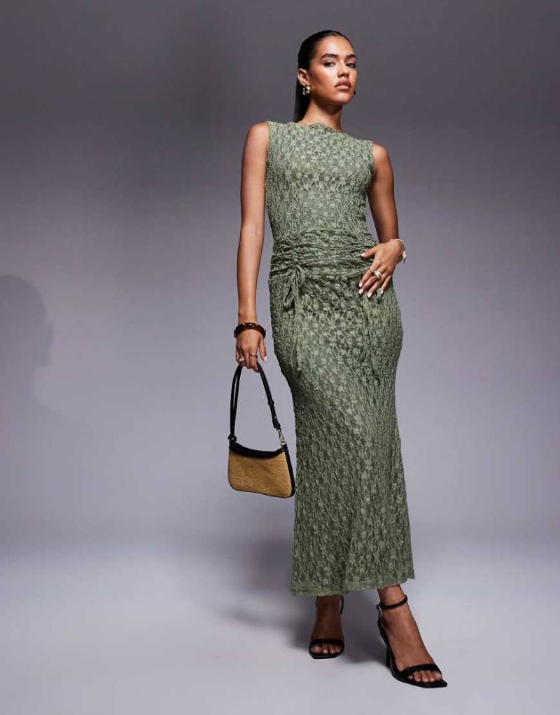 ASOS DESIGN - Maxikleid aus Spitze in Grün mit gerafftem Taillenband von ASOS DESIGN