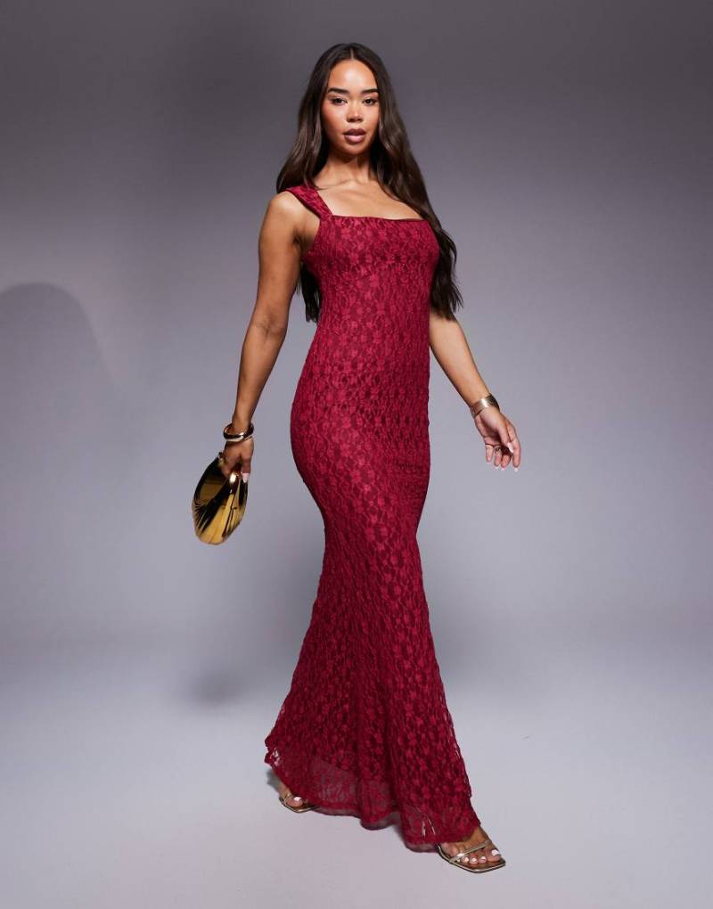 ASOS DESIGN - Maxikleid aus Spitze in Rot mit breiten Trägern von ASOS DESIGN