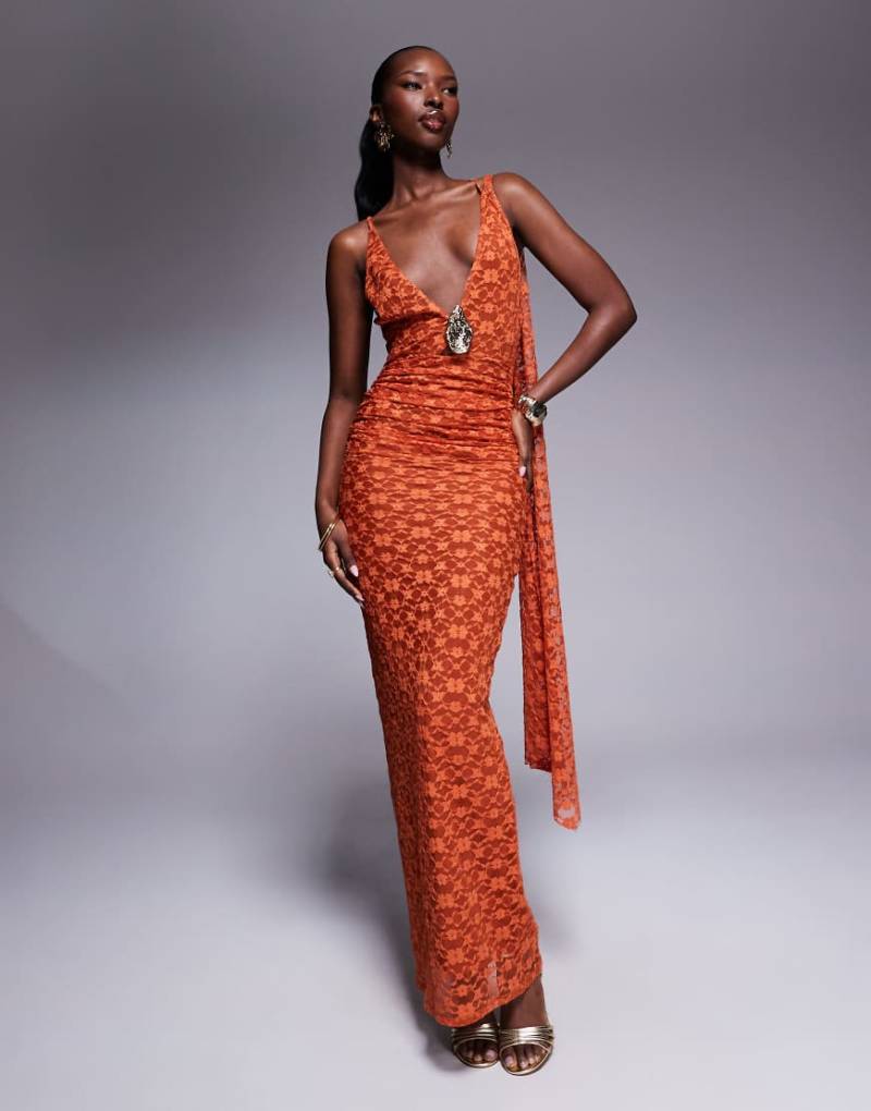 ASOS DESIGN - Maxikleid aus Spitze in Rot mit tiefem Ausschnitt und Drapierung von ASOS DESIGN
