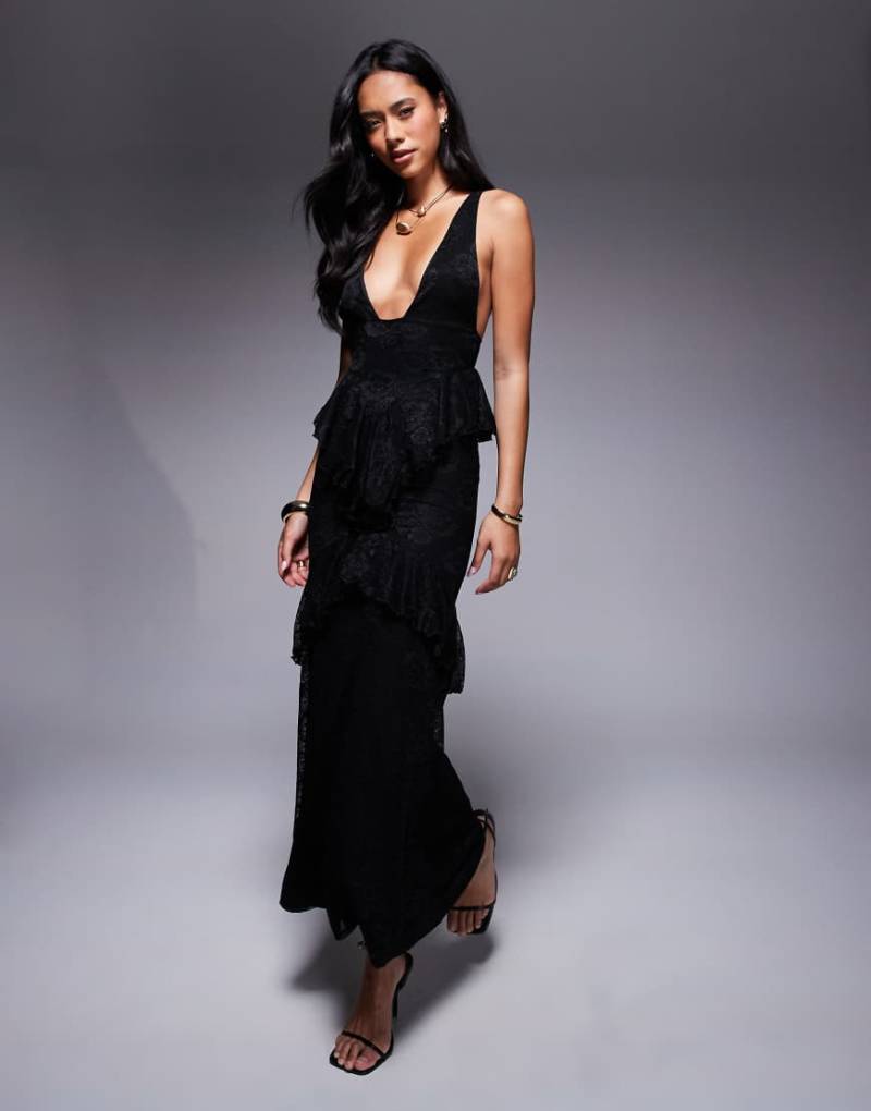 ASOS DESIGN - Maxikleid aus Spitze in Schwarz mit tiefem Ausschnitt und Rüschen von ASOS DESIGN
