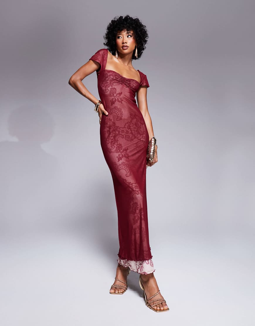 ASOS DESIGN - Maxikleid aus doppellagigem Netzstoff und Spitze in Burgunderrot mit Herzausschnitt von ASOS DESIGN
