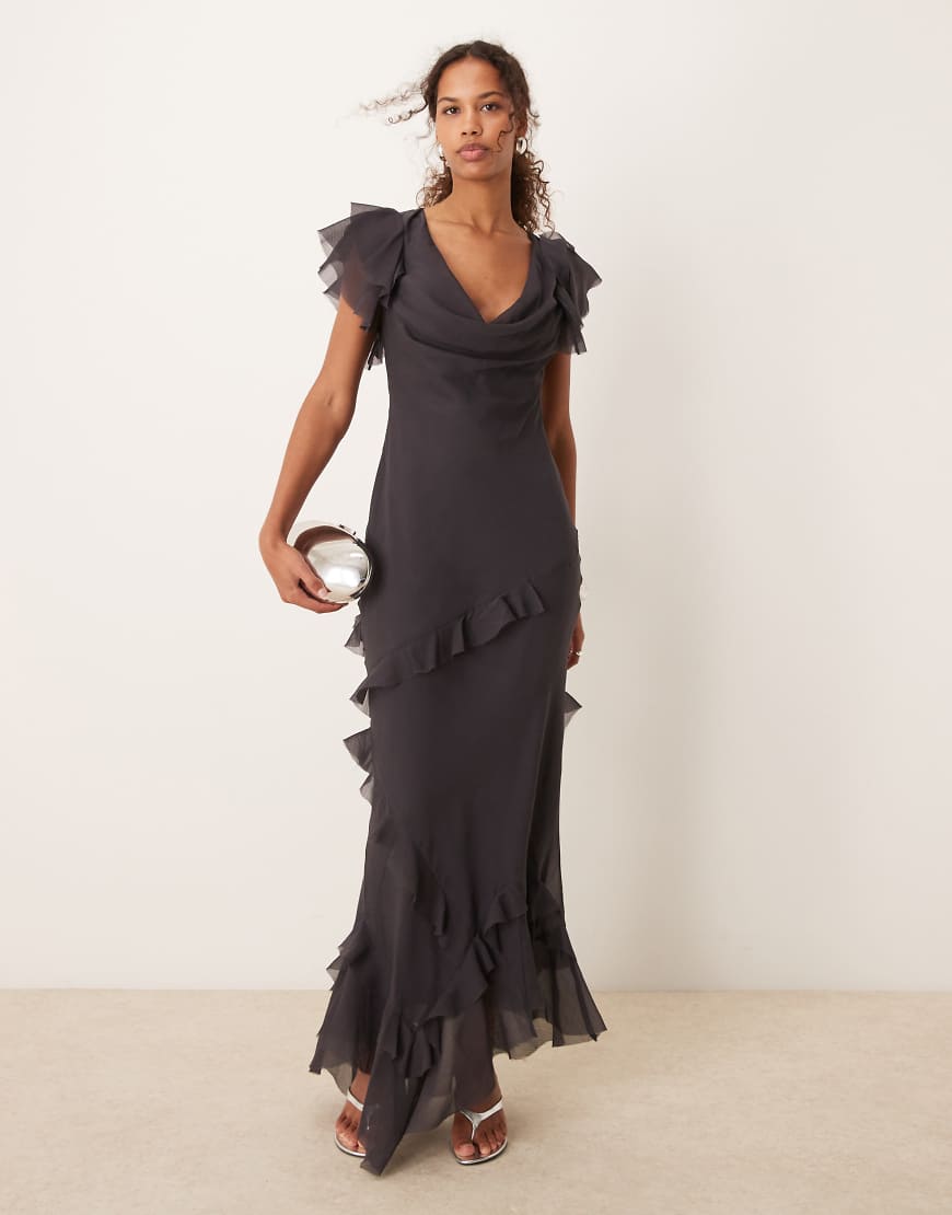 ASOS DESIGN - Maxikleid in Anthrazit mit Wasserfallausschnitt und Rüschenärmeln-Grau von ASOS DESIGN