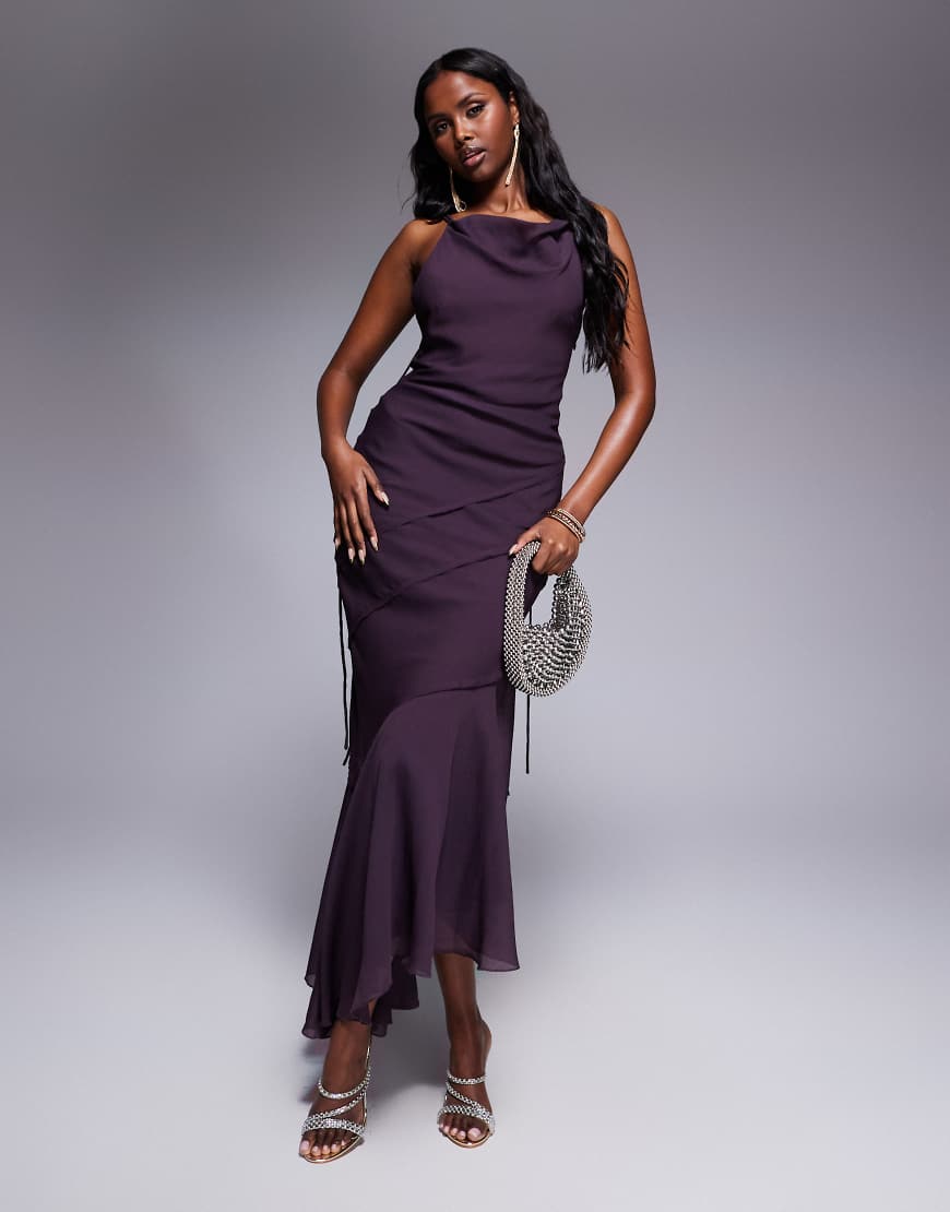 ASOS DESIGN - Maxikleid in Aubergine mit weicher Haptik, Trägern am Rücken, Wasserfallkragen und Ziernähten-Lila von ASOS DESIGN