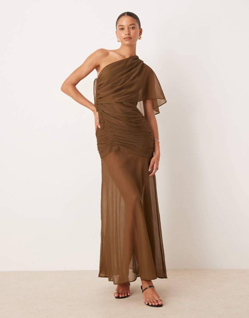 ASOS DESIGN - Maxikleid in dunklem Olivgrün mit Cape-One-Shoulder-Träger und gerafftem Oberteil von ASOS DESIGN