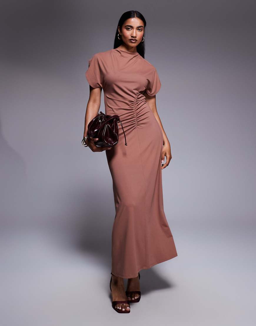 ASOS DESIGN - Maxikleid in Braun mit Stehkragen, Raffung und Flatterärmeln-Brown von ASOS DESIGN