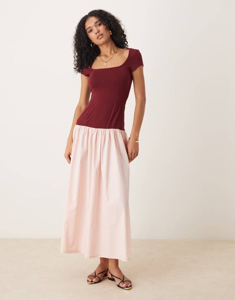 ASOS DESIGN - Hybrid-Maxikleid mit eckigem Ausschnitt und angeschnittenen Ärmeln in Burgunderrot von ASOS DESIGN