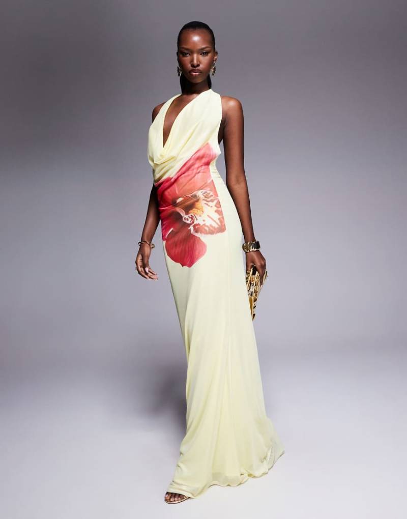 ASOS DESIGN - Maxikleid in Gelb mit tiefem Ausschnitt, Neckholder und platziertem rosa Blumenprint-Bunt von ASOS DESIGN