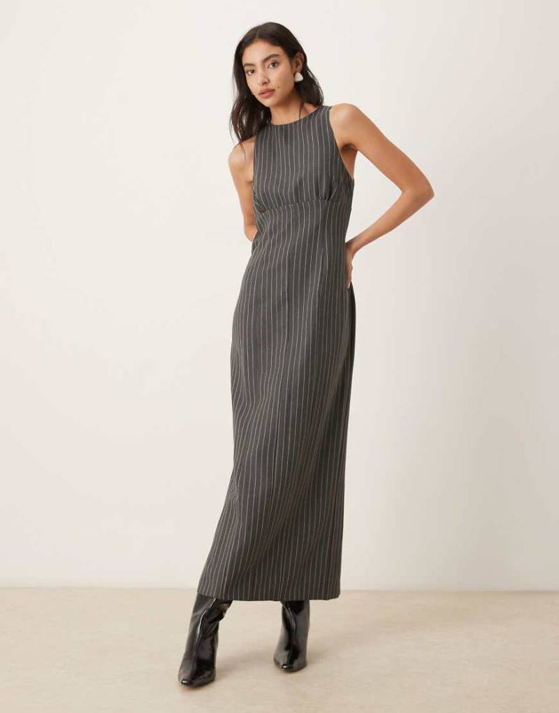 ASOS DESIGN - Maxikleid in Grau mit Bleistiftrock und Nadelstreifen von ASOS DESIGN